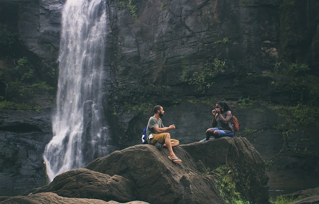 rencontrer une femme en allant à l'aventure 