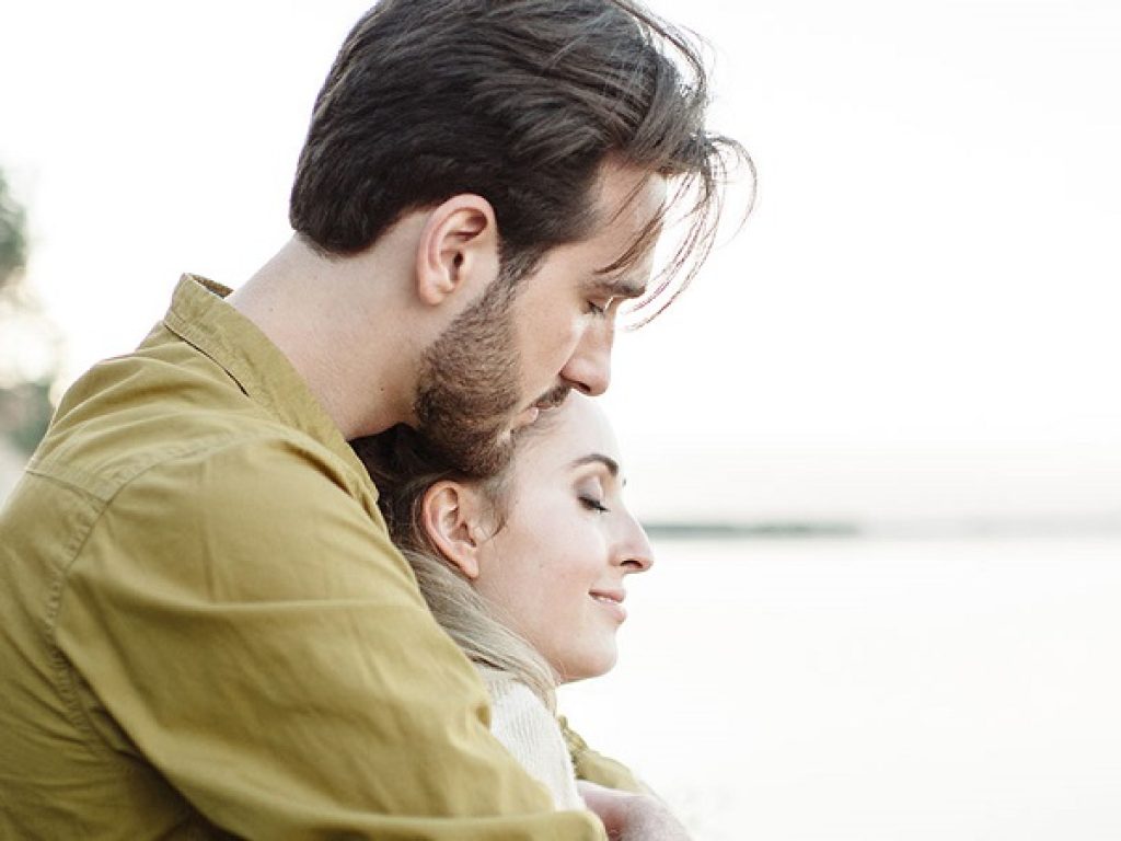 Comment savoir si un homme est amoureux ? 15 signes à noter